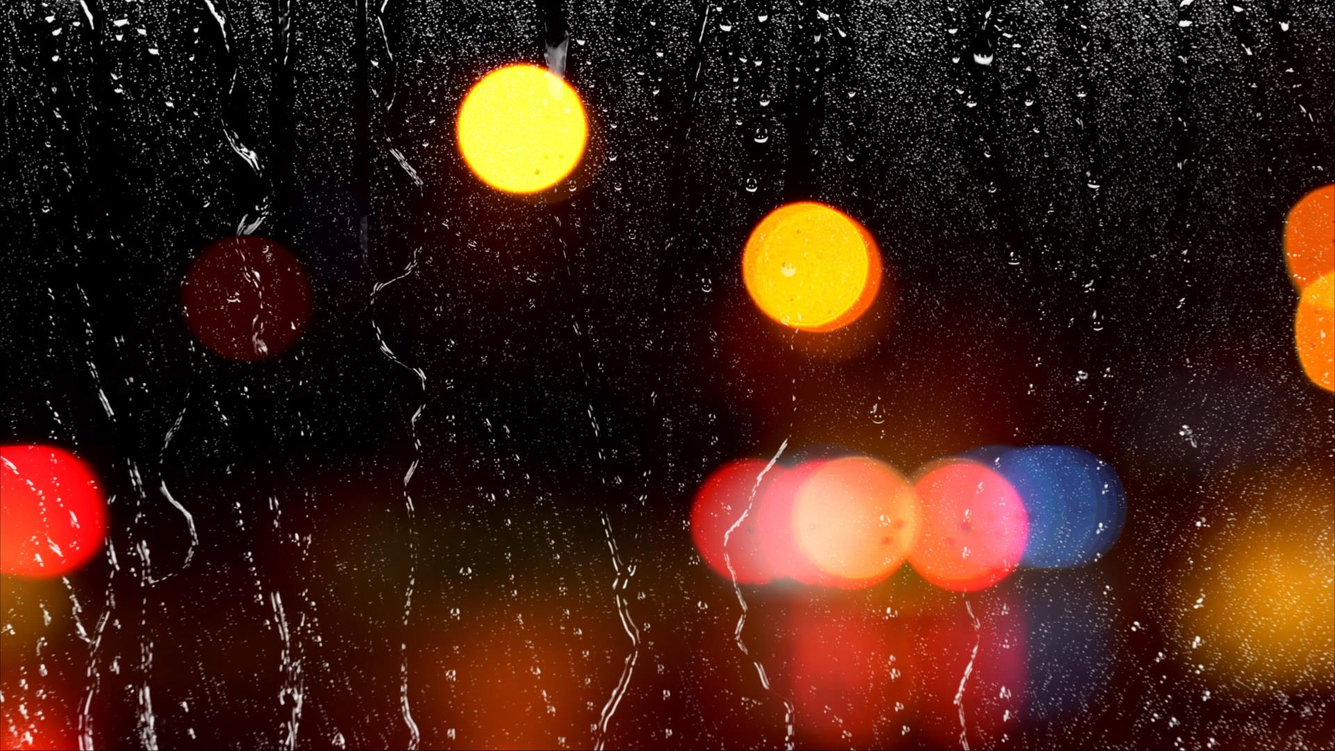 4K拍摄夜晚大雨雨水划过玻璃意境空境视频的预览图