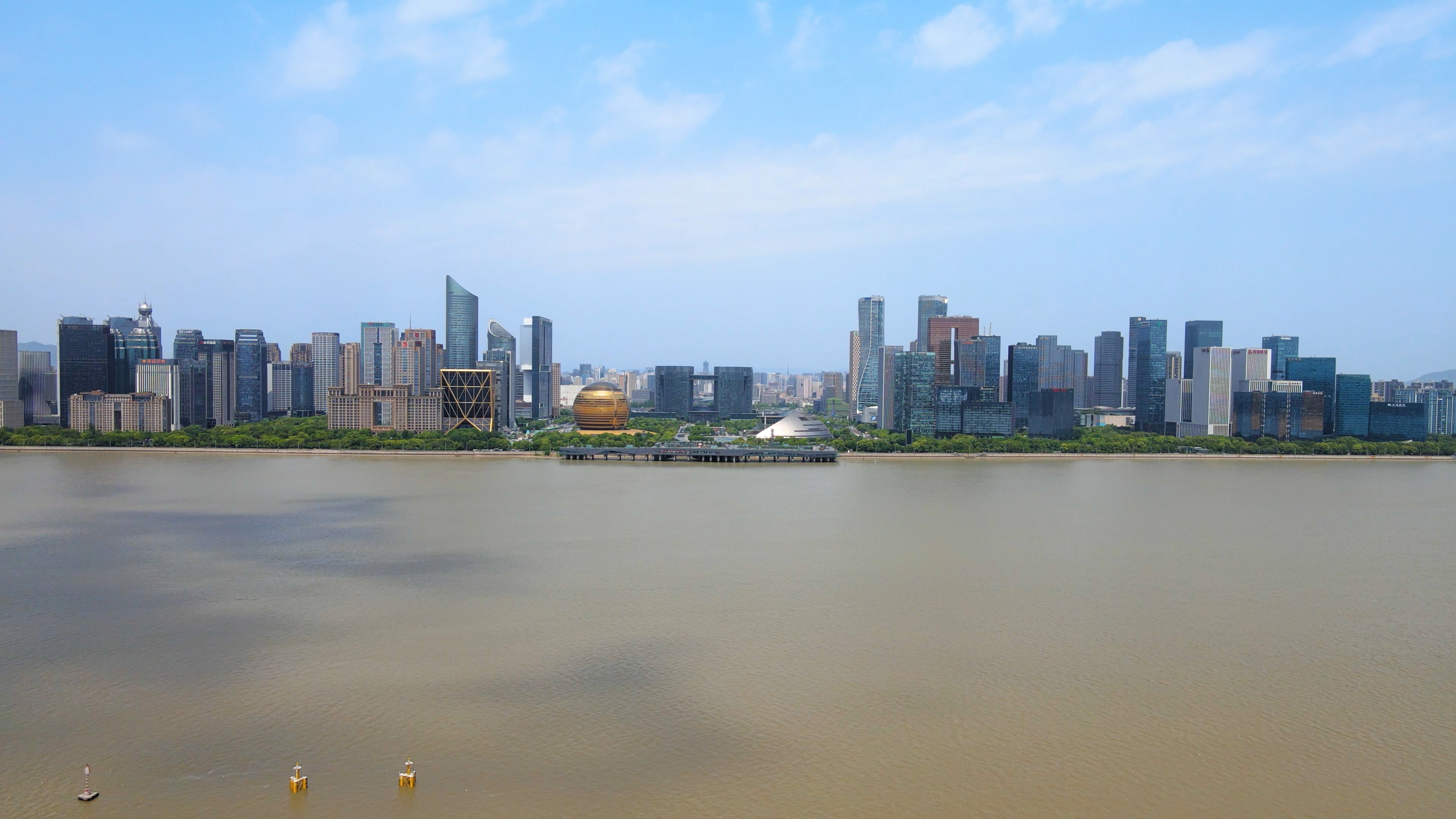 4K震撼航拍杭州钱江新城城市群城市建筑视频的预览图