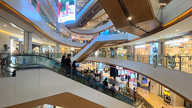 4K实拍大型购物商场人流延时摄影拍摄视频的预览图