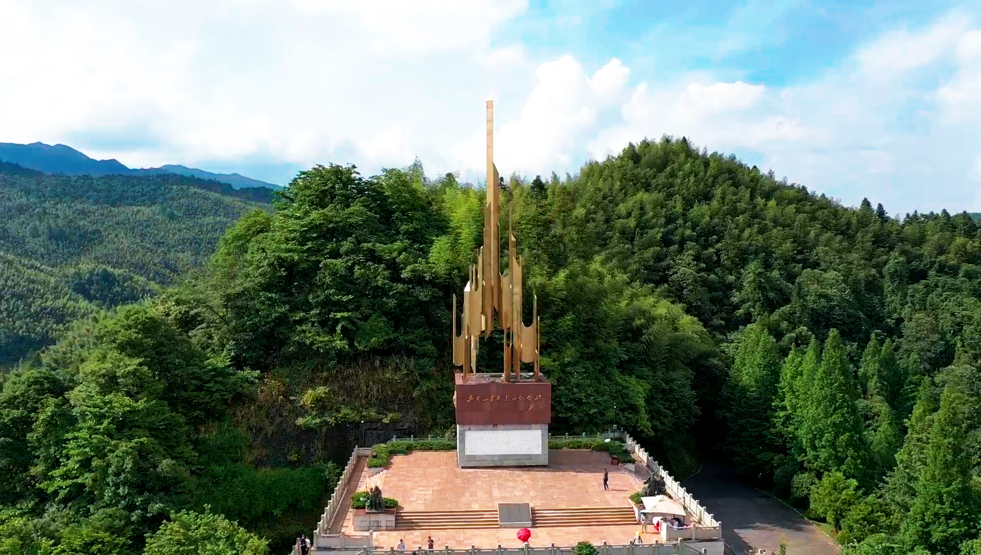 1080P航拍井冈山革命烈士纪念碑视频的预览图