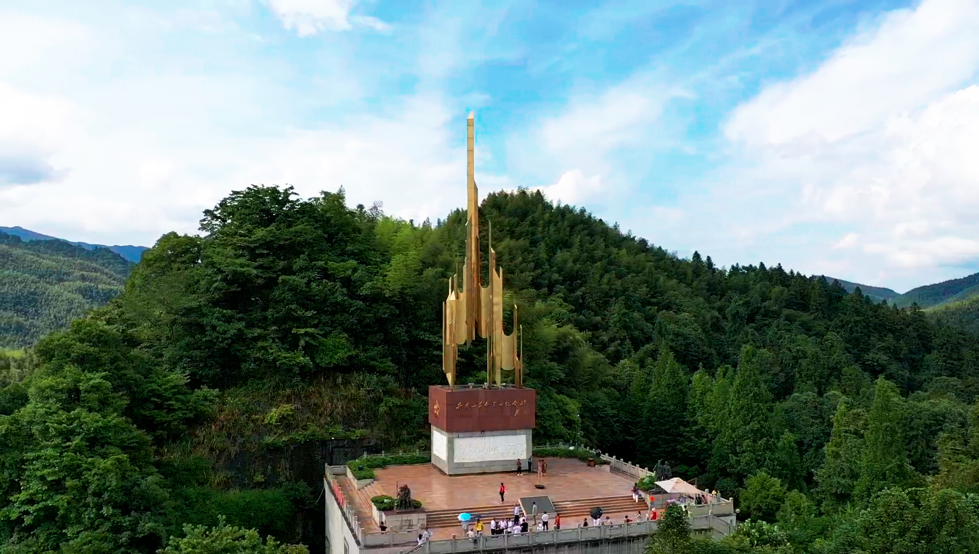 1080P航拍井冈山革命烈士纪念碑视频的预览图