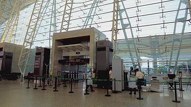 4k暑运出行高铁机场安检入口检票口视频的预览图