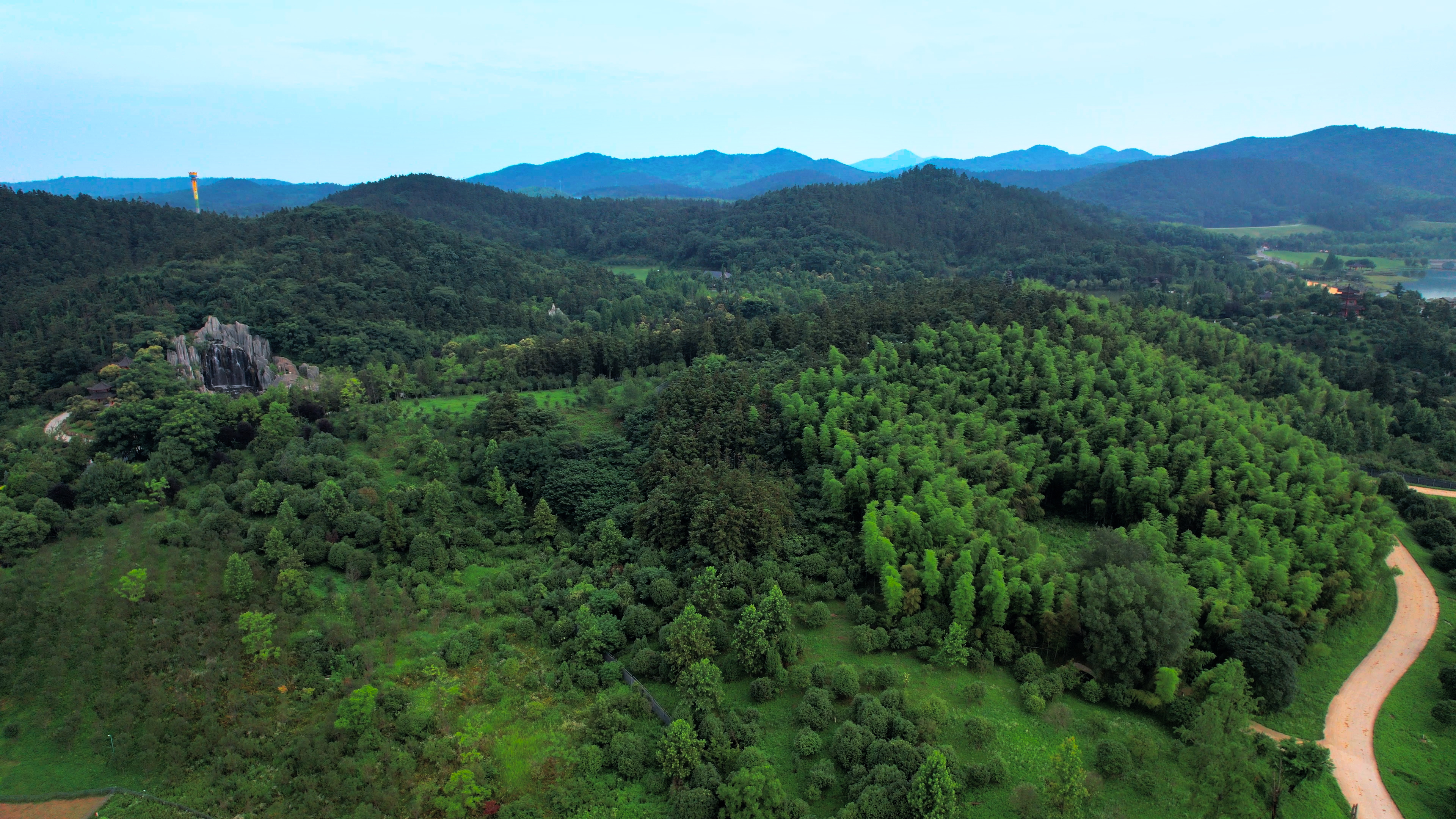 4K航拍祖国大好河山山脉森林绿树自然风光视频的预览图