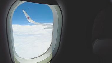 4K飞机舷窗外景色视频素材视频的预览图