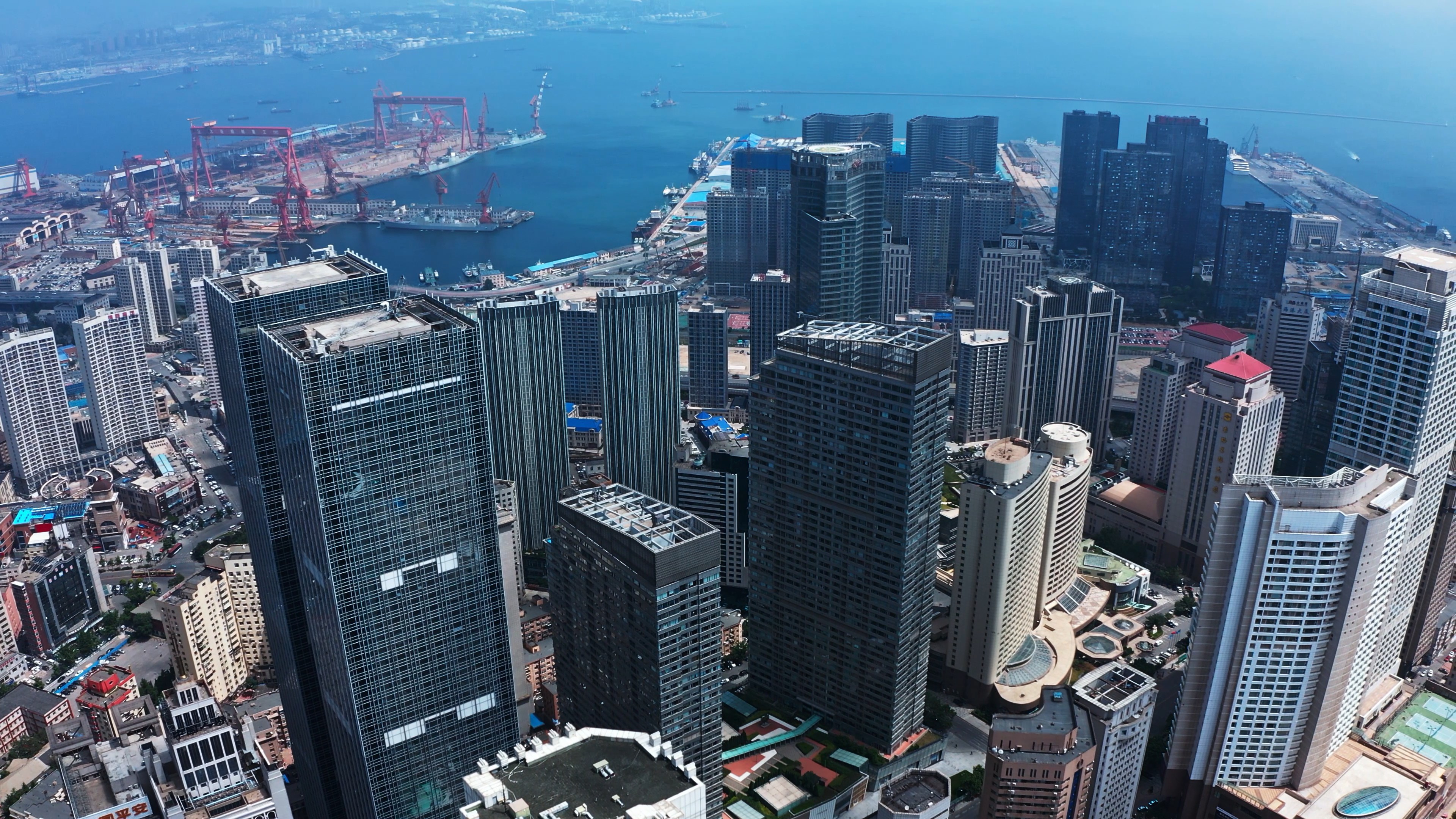 4k航拍大连东港商务区密集高楼建筑视频的预览图