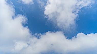 4k蓝天白云云层快速流动时光流逝延时视频的预览图