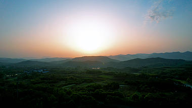 4K航拍南山日出美景大山山脉太阳升起视频的预览图