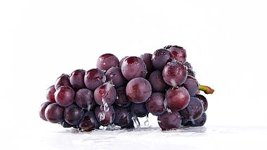 1080升格葡萄紫葡萄夏黑葡萄生鲜新鲜水果视频的预览图