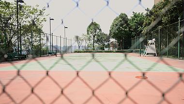 4k晴朗天气室外网球运动网球场空镜视频的预览图