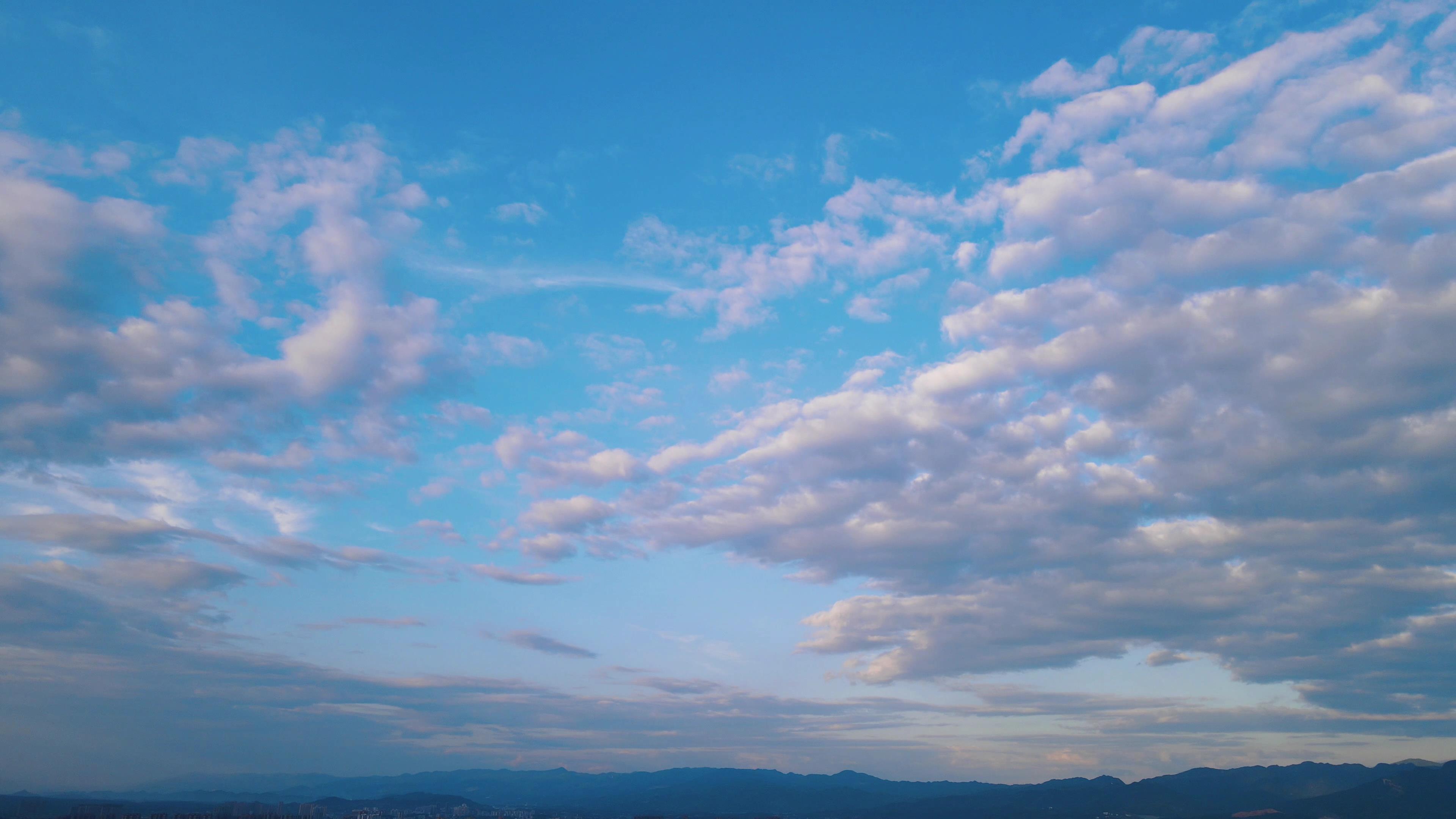 4K航拍山川天际线蓝天白云空境视频视频的预览图