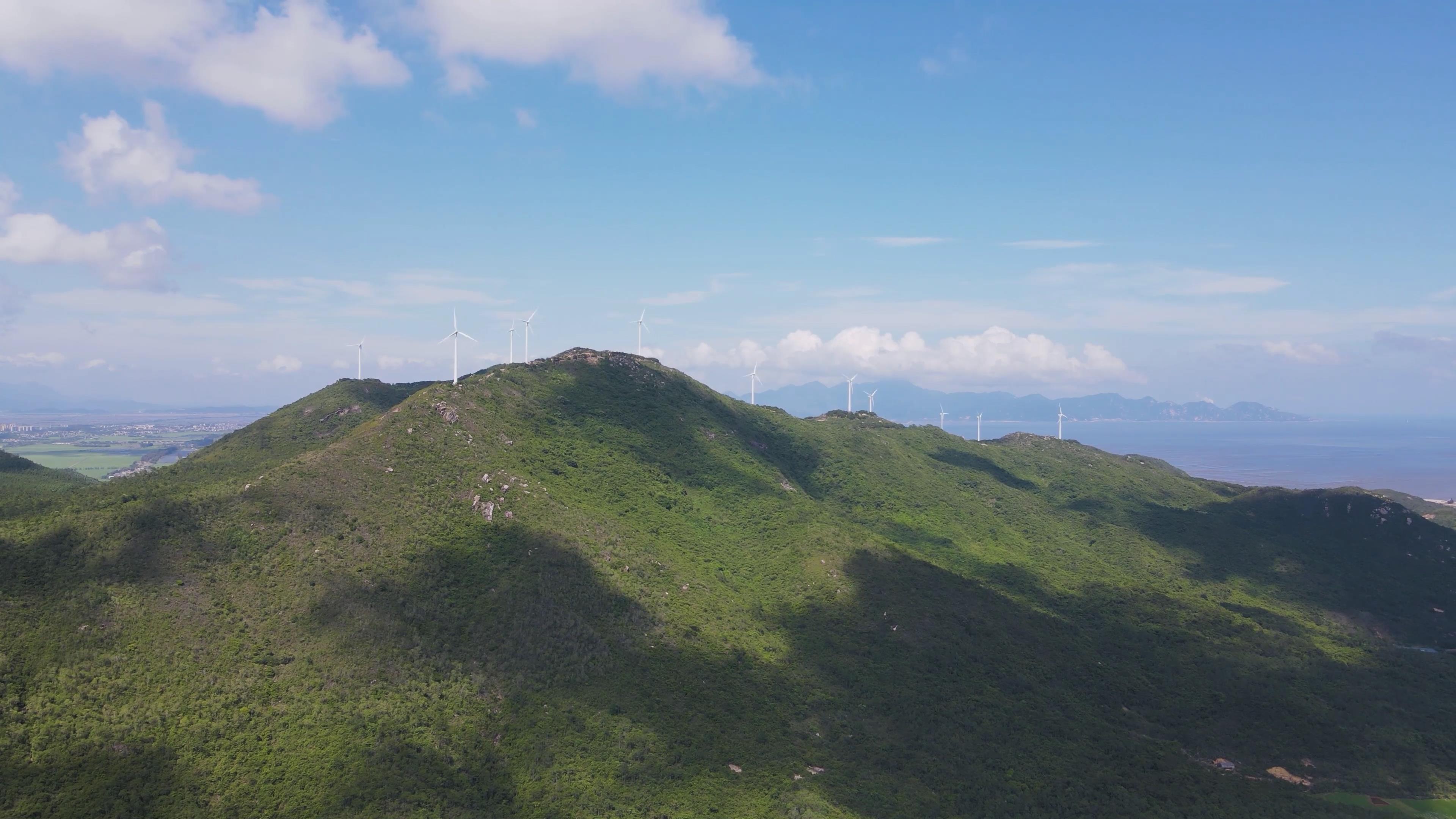 4K江门风车山草甸全景视频素材航拍大山视频的预览图