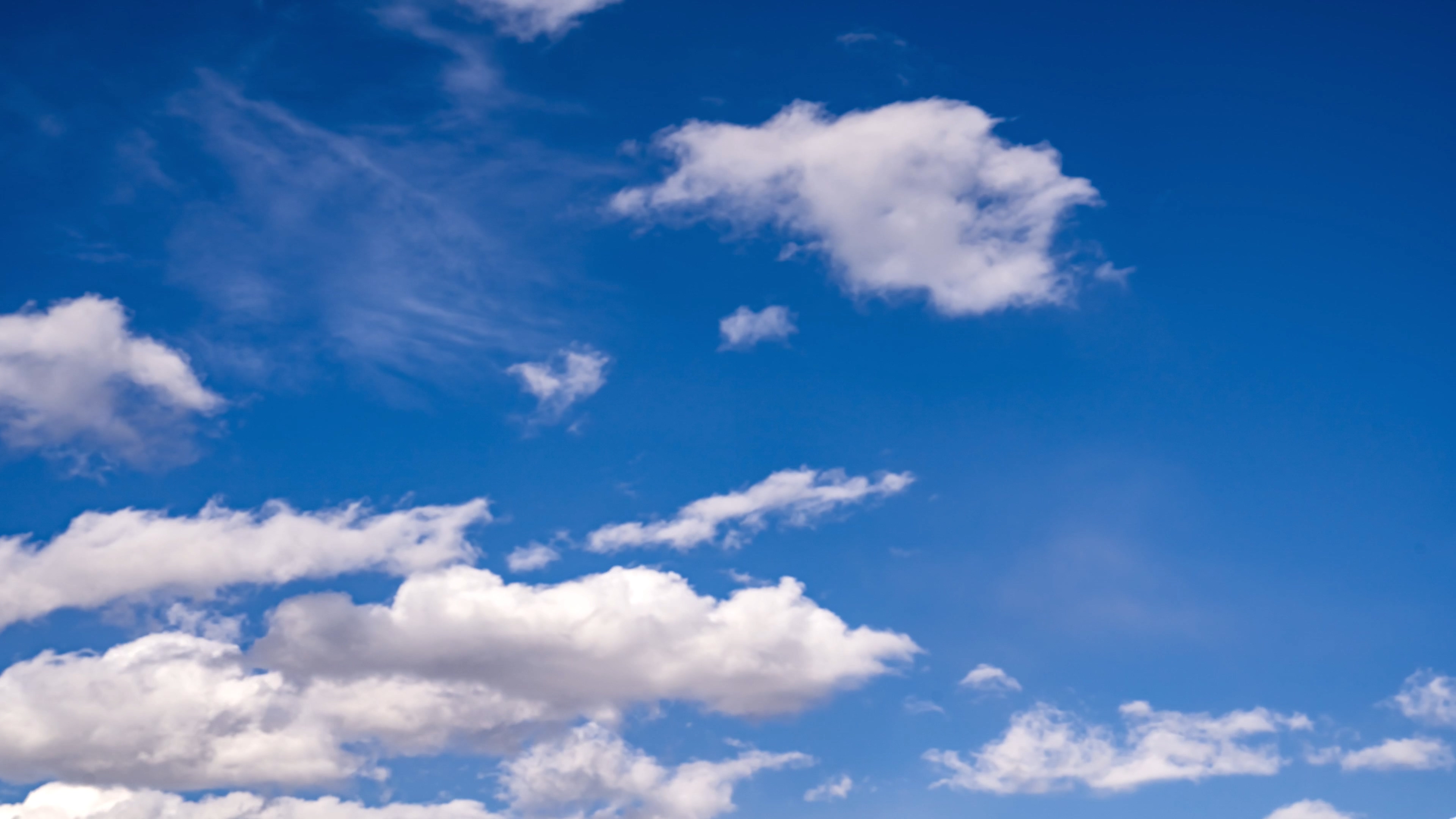 4K蓝天白云云层移动天空延时摄影视频的预览图