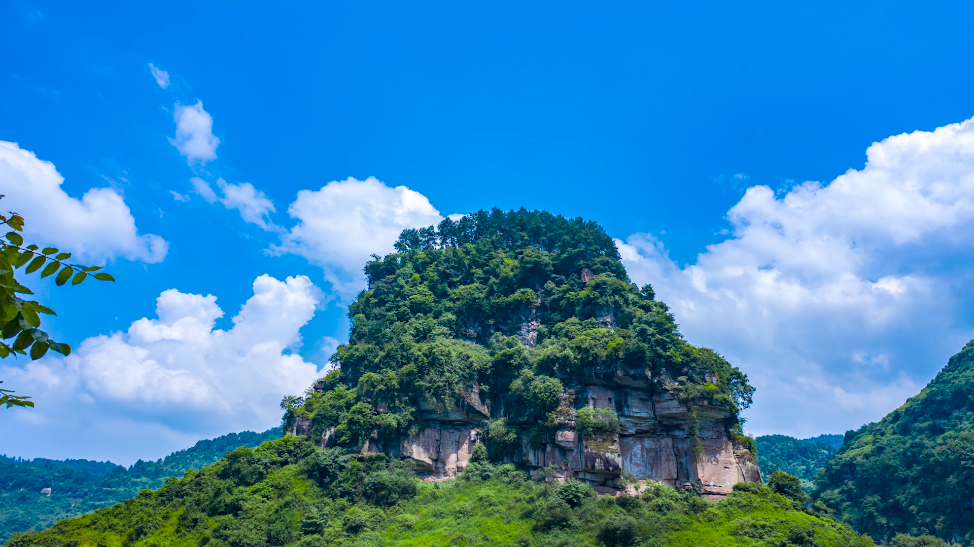 4k实拍夏日山间蓝天白云云海延时摄影拍摄视频的预览图