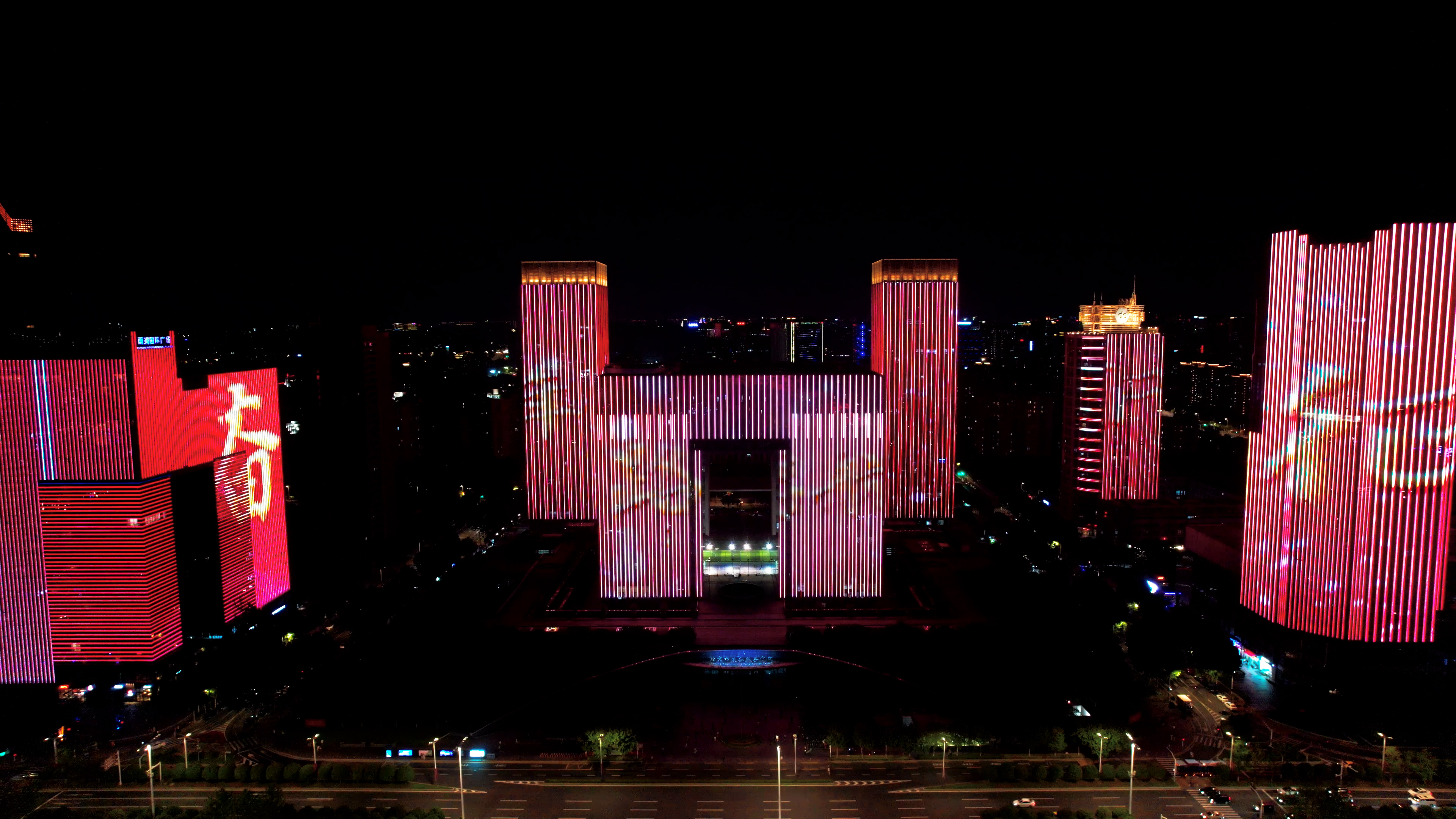4K航拍南京地标河西CBD献礼100周年视频的预览图