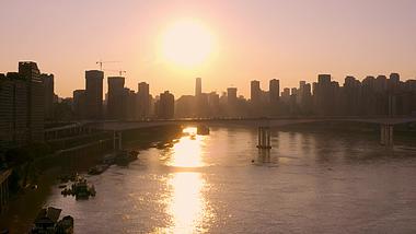 4K航拍重庆唯美城市夕阳日落下的建筑剪影风光视频的预览图