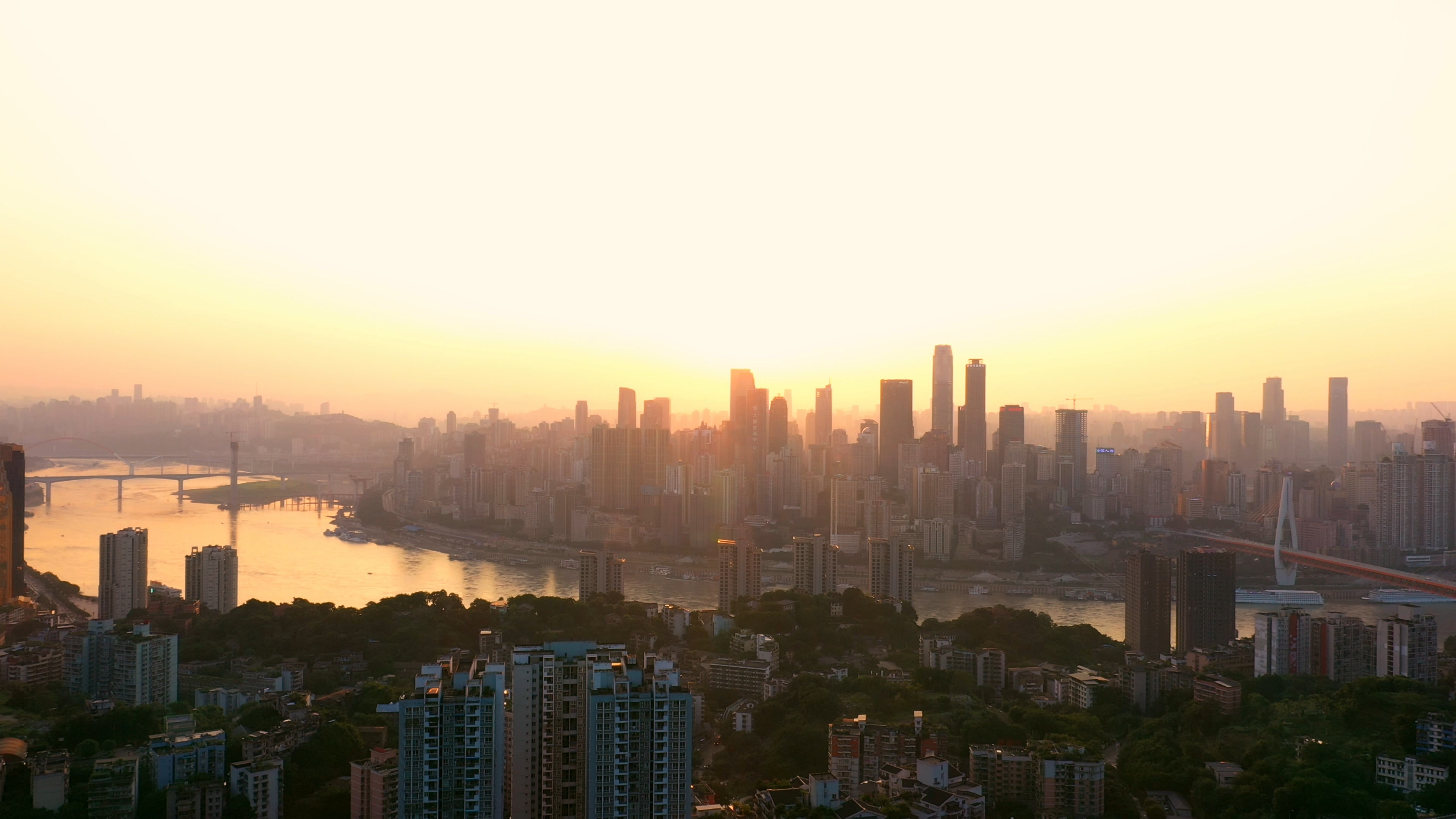 4K航拍重庆清晨唯美城市日出风光视频的预览图