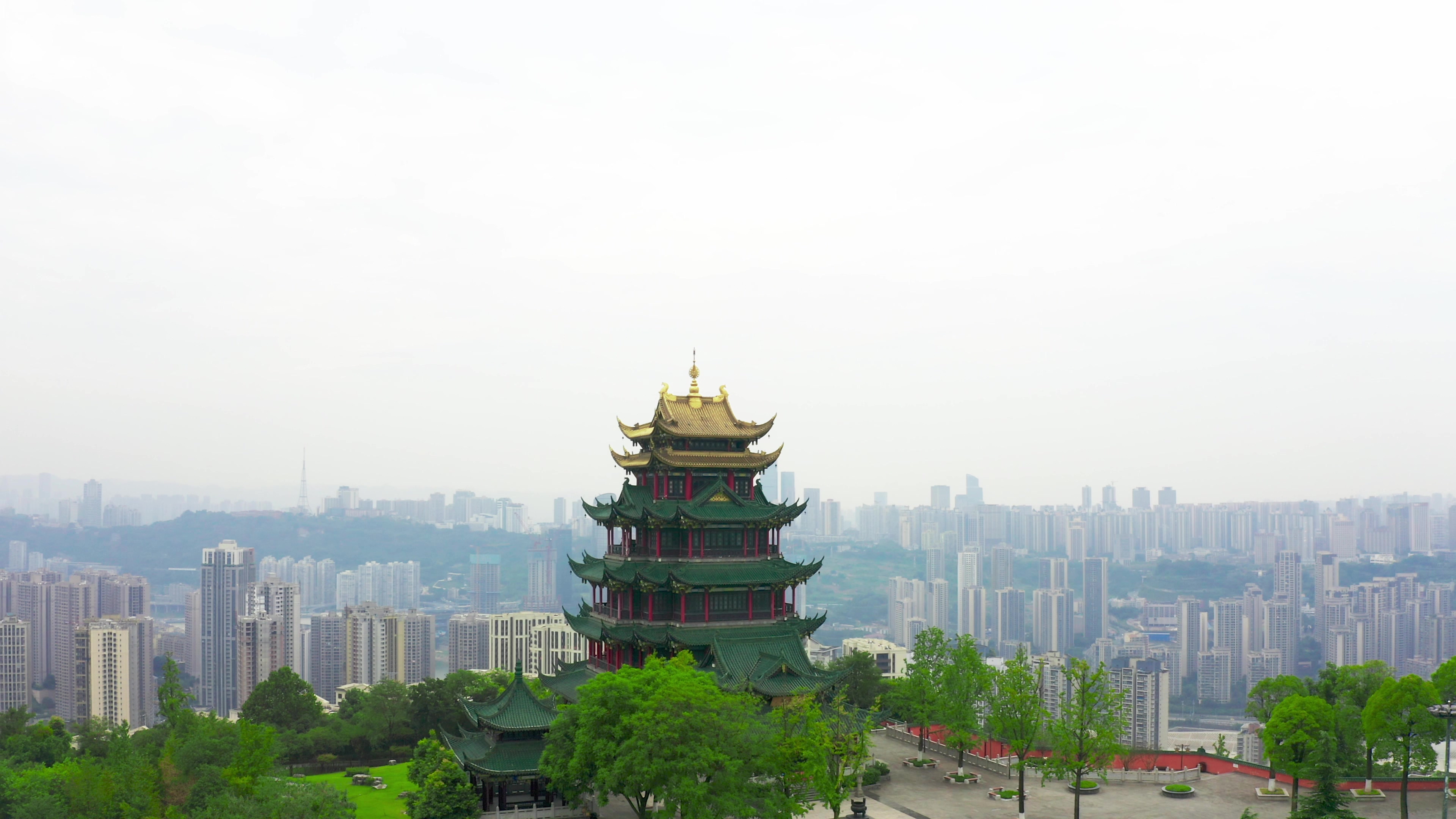 4K航拍重庆悠久鸿恩古寺建筑风光旅游景点视频的预览图