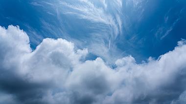 4k唯美棉花云云层流动移动自然空镜延时视频的预览图