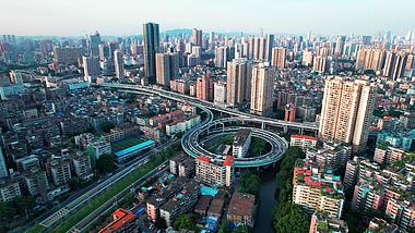 5.4k广州厚德路和光德路环形立交桥车流航拍视频的预览图