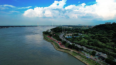 4K航拍南京长江滨江风光带自然风景视频的预览图