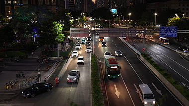 4k夜晚都市道路车流空镜视频视频的预览图
