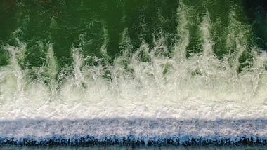 4K俯拍瀑布流水自然风景视频视频的预览图