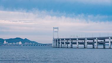 4k大连星海湾大桥海边天空白云云层变化延时拍摄摄影视频的预览图