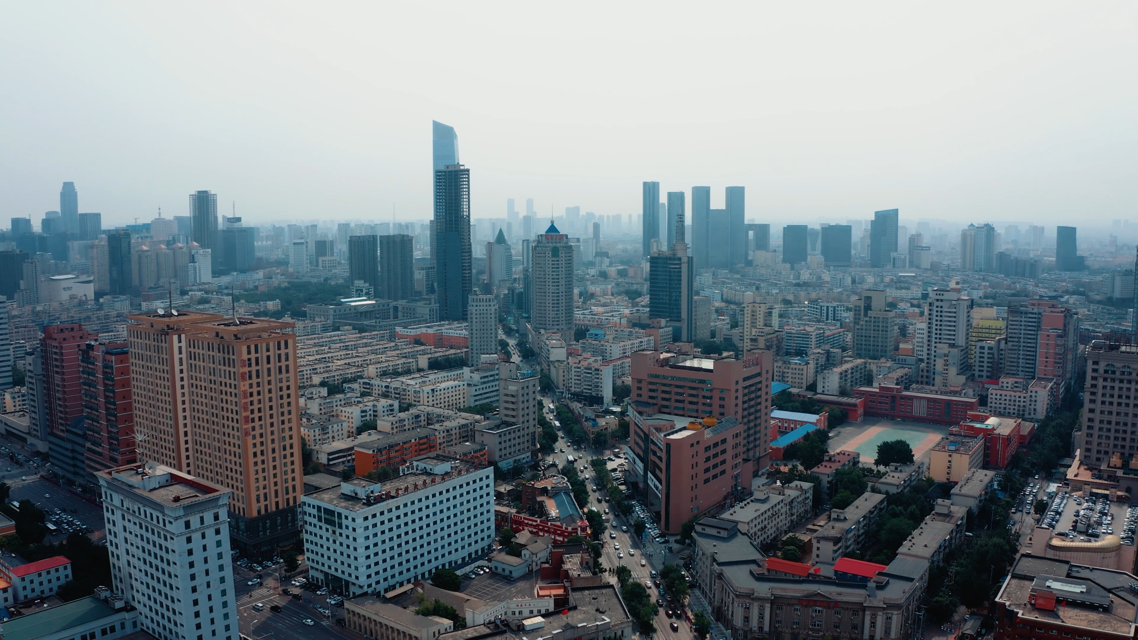 4k航拍沈阳中山路车流交通沈阳城市建设视频的预览图
