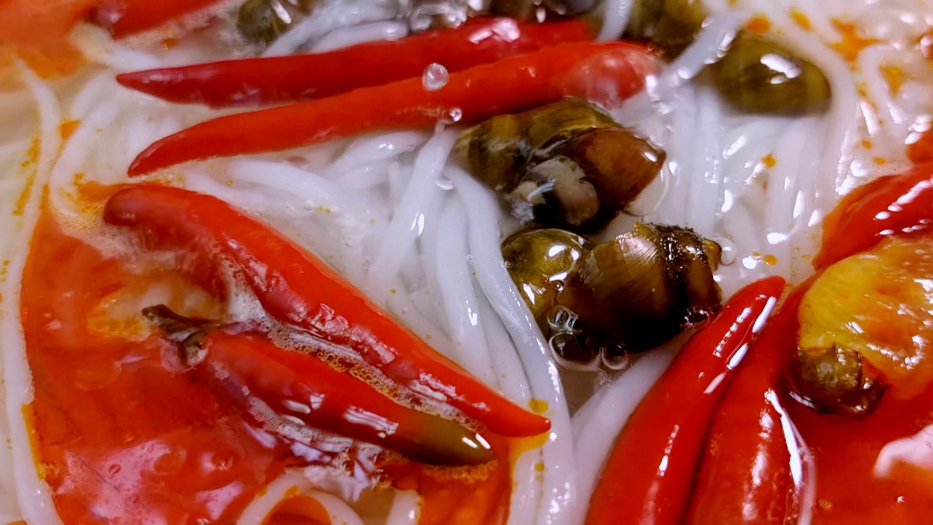 4K拍摄螺蛳粉米粉米线美食餐饮视频的预览图