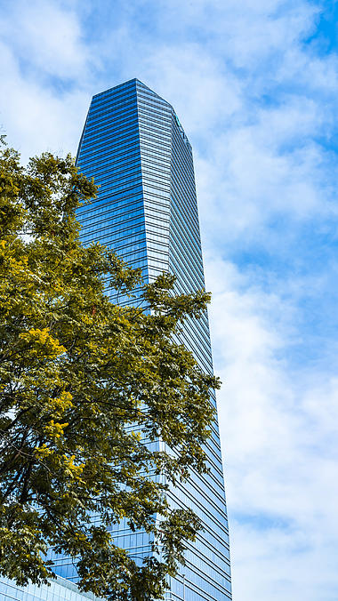 4K城市企业高楼企业大厦蓝天白云竖屏竖版延时拍摄摄影视频的预览图