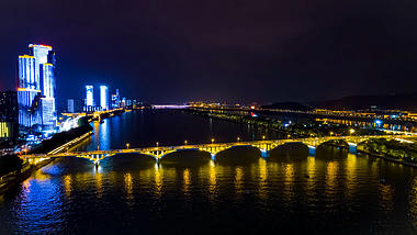 4K湖南长沙橘子洲头城市大桥夜景航拍风景延时视频的预览图