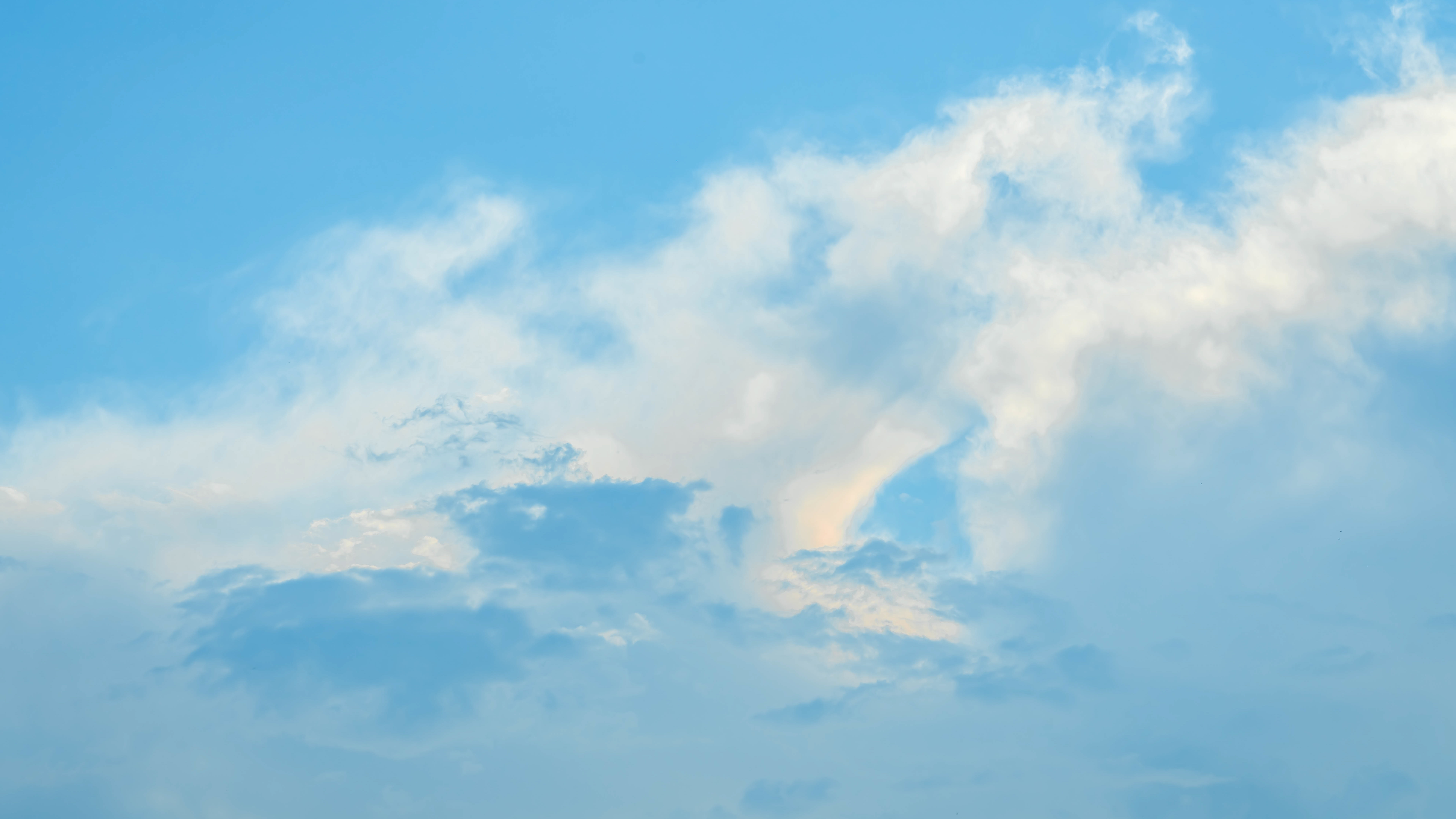 8K自然天空云彩云卷云舒云层空镜延时实拍视频的预览图