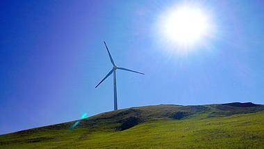 4K实拍低碳绿色风力发电能源视频视频的预览图