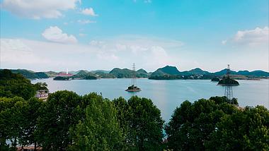 4K航拍贵州省贵阳红枫湖湖面风光祖国山河自然风景大好河山视频的预览图