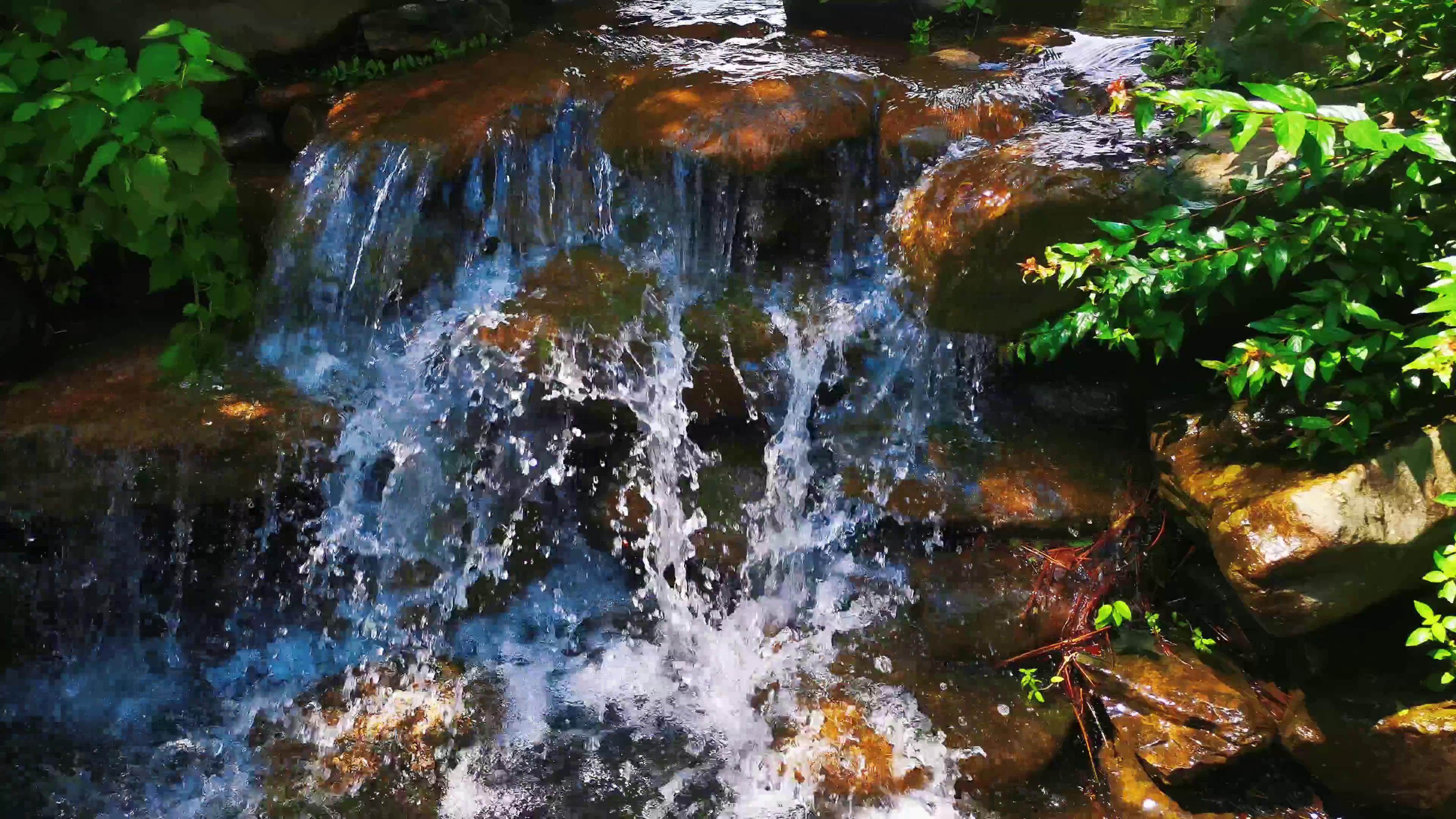 4K实拍山间溪流自然风光带声音视频的预览图