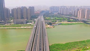 4k航拍福建省泉州成洲大桥车流交通视频视频的预览图