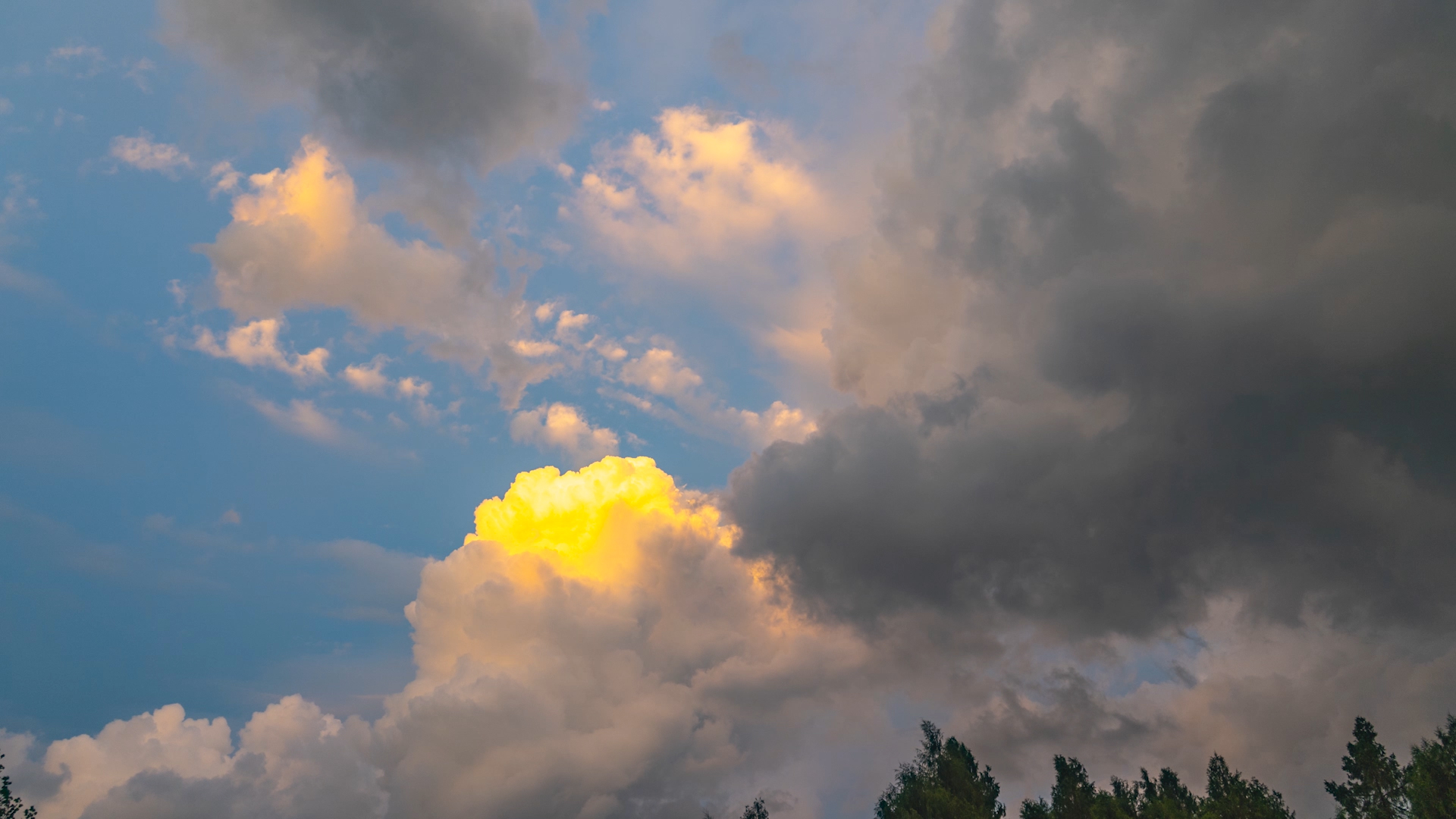 4k实拍夏季火烧云暴风雨乌云延时云朵延时摄影拍摄自然风景自然风光视频的预览图