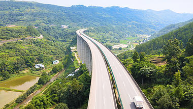 4k交通高速公路中国基建物流运输视频的预览图