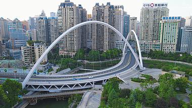 4k航拍贵阳筑城大桥城市交通视频视频的预览图