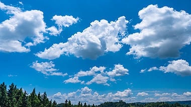 4k实拍晴空万里蓝天白云风光延时云朵延时摄影拍摄视频的预览图