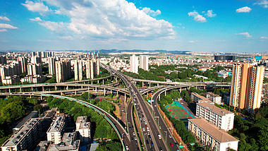 4k航拍南京双桥门立交桥城市交通枢纽运营实况视频的预览图