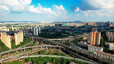 4k航拍南京双桥门立交桥枢纽来往车辆交通情况视频的预览图