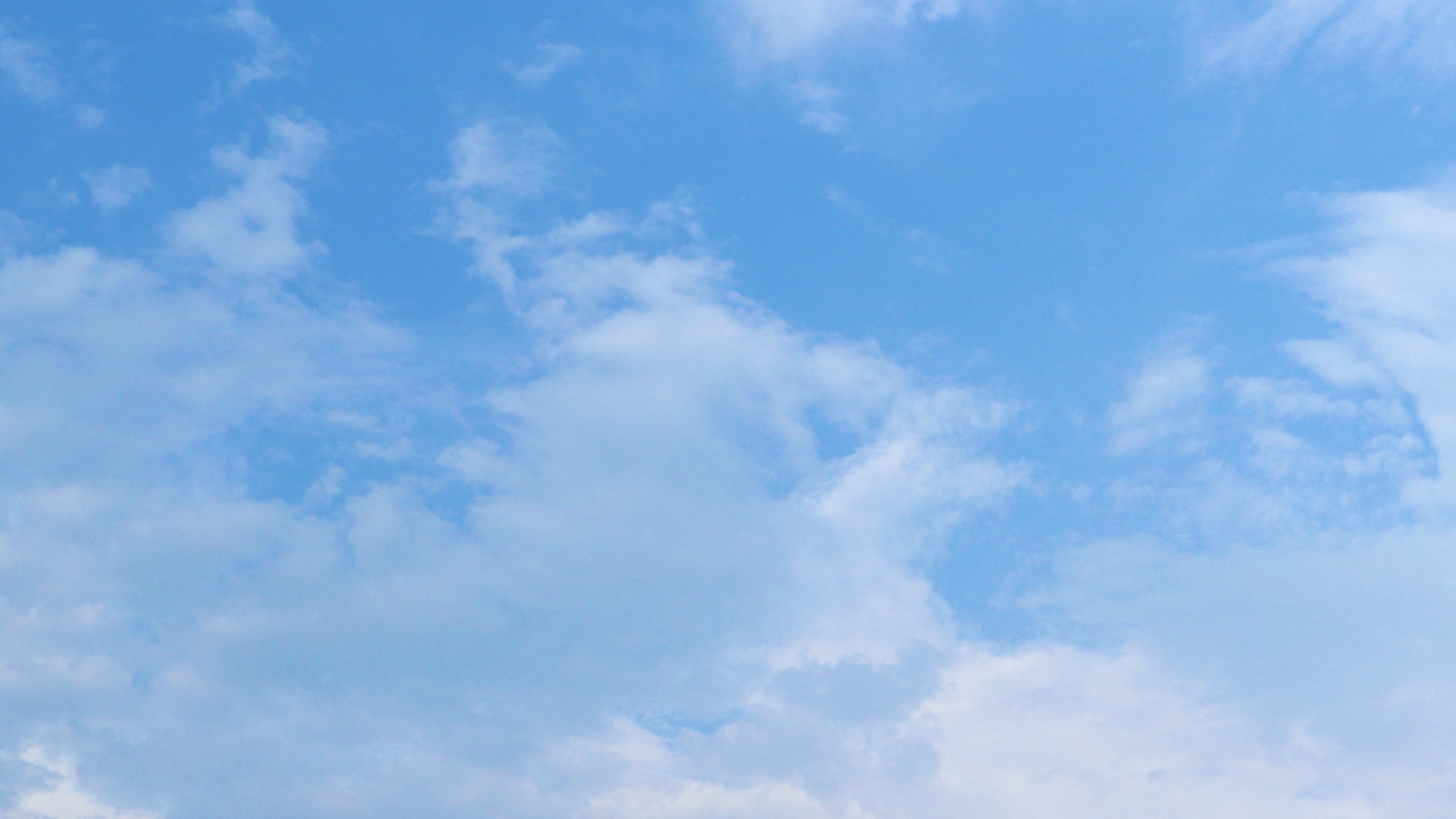4k烈日炎炎晴朗天空蓝天白云延时视频视频的预览图