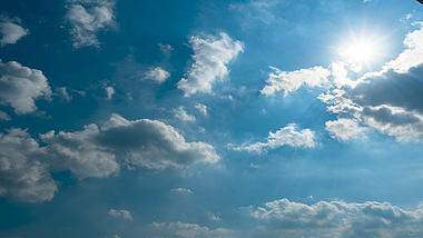 4k实拍夏日烈日炎炎云海延时风光蓝天白云云朵延时摄影拍摄视频的预览图