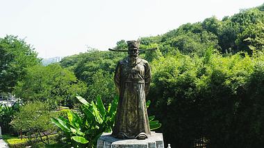 4k航拍包拯包青天宋朝历史人物铜像雕像视频的预览图