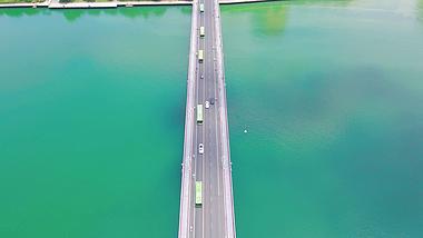 4K航拍广西柳州大桥交通视频城市交通视频的预览图