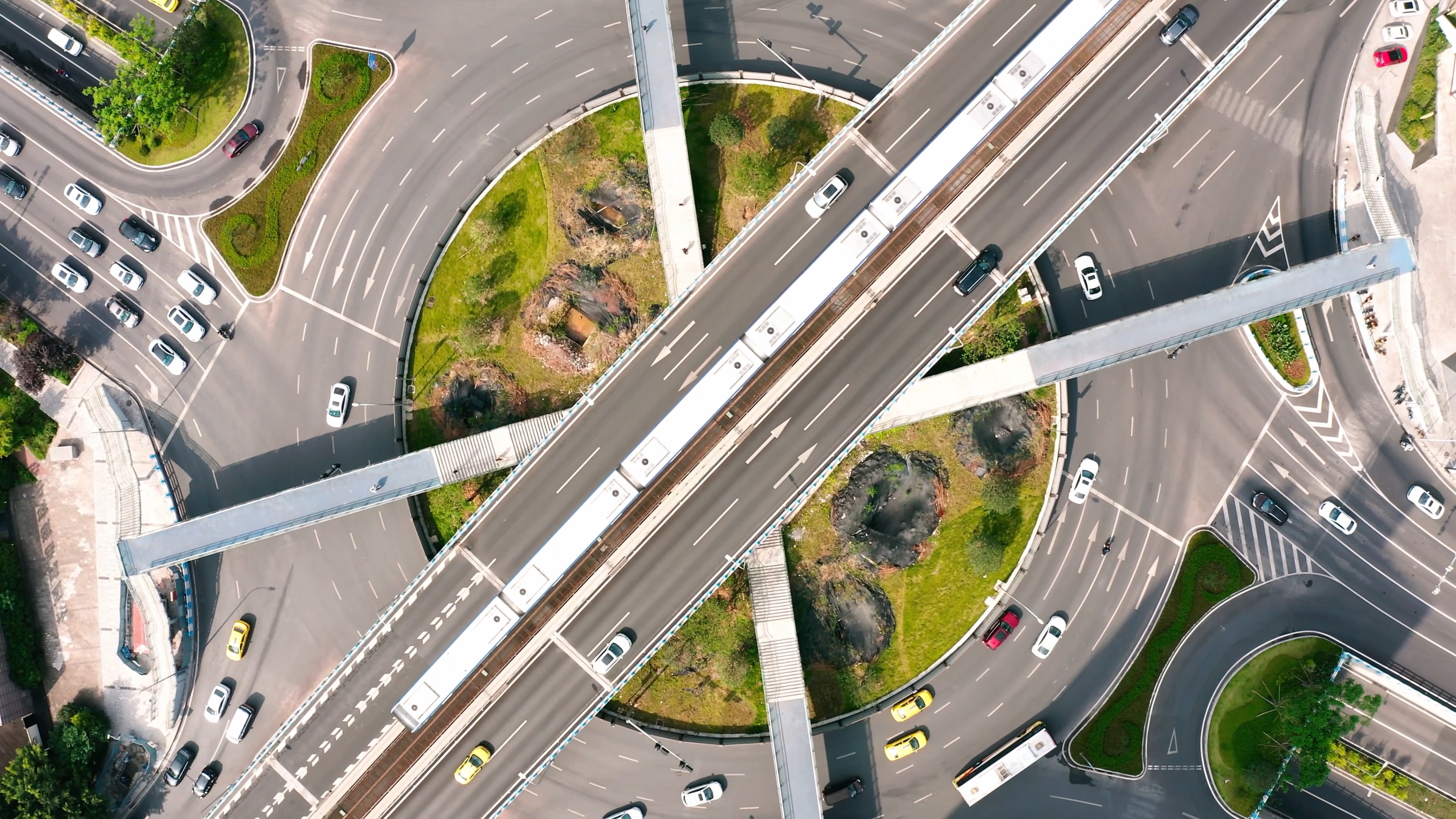 4k航拍城市转盘错综复杂立体城市交通车流视频的预览图