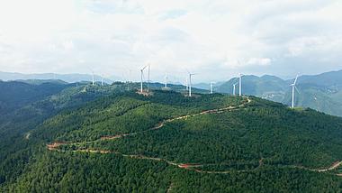 4K实拍大山上的风力发电储能新能源发展视频视频的预览图