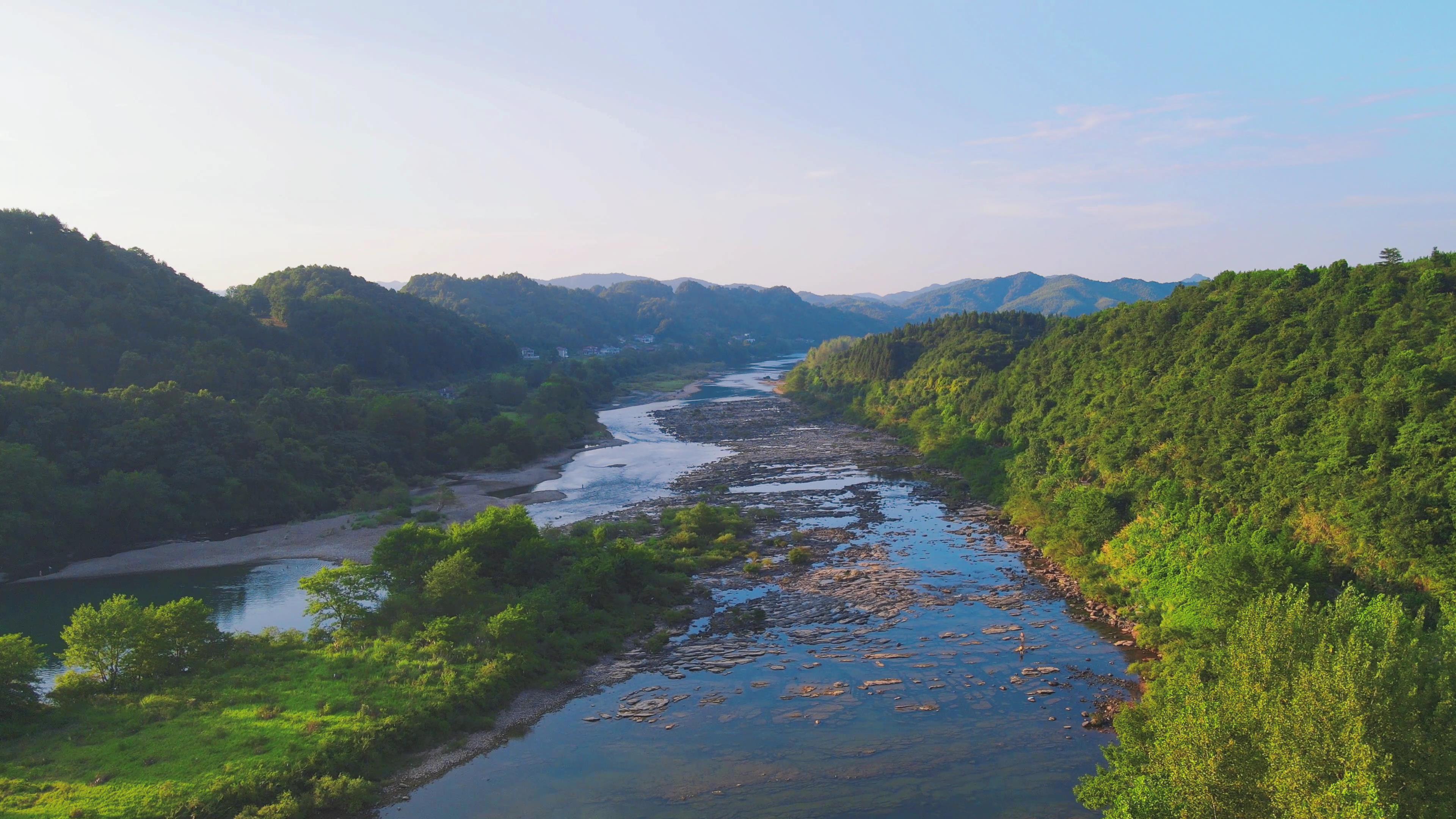 4k航拍乡村大自然山川河流田园风光祖国山河视频的预览图
