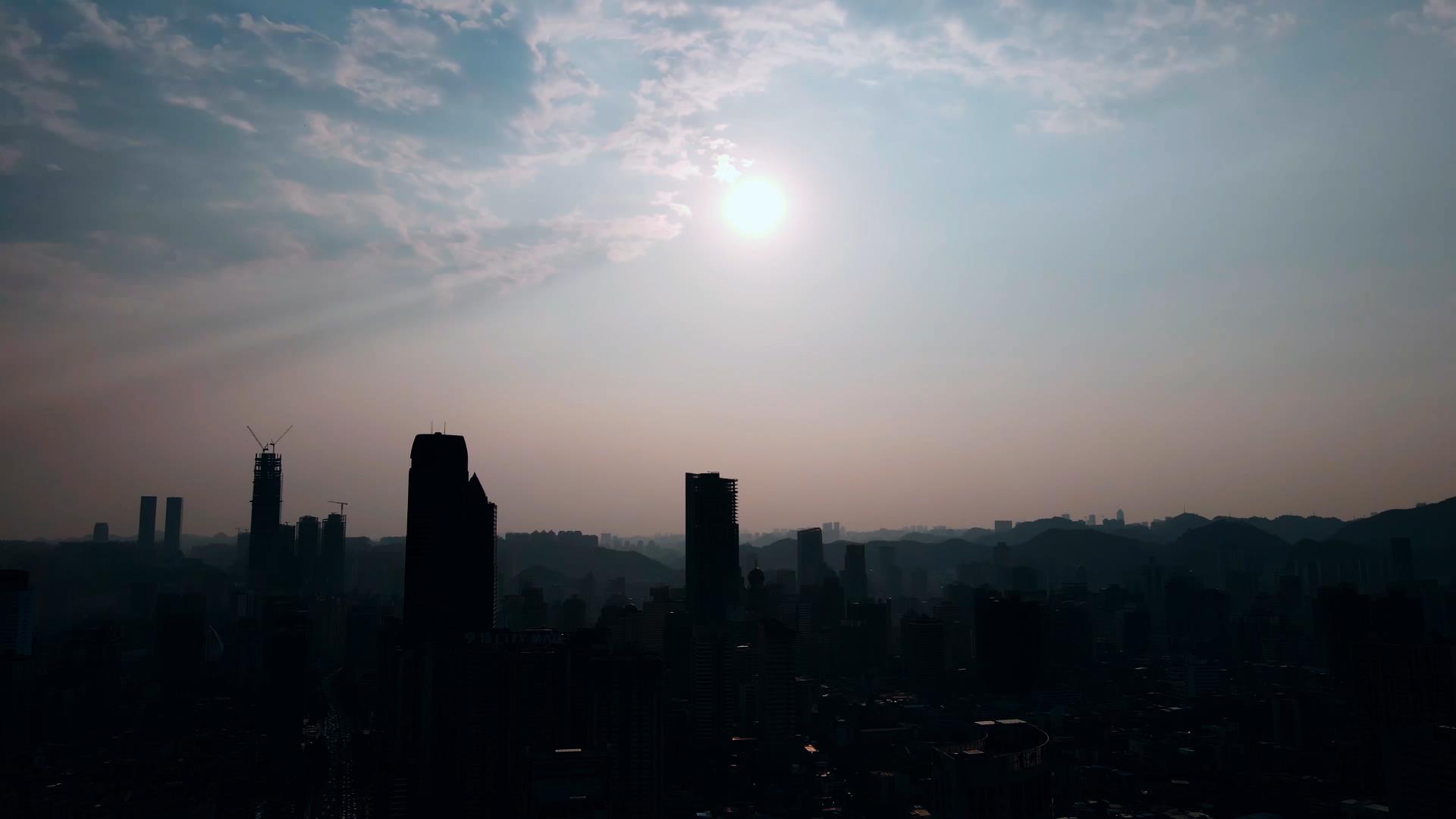 4K航拍夕阳日落下的城市建筑大楼视频的预览图